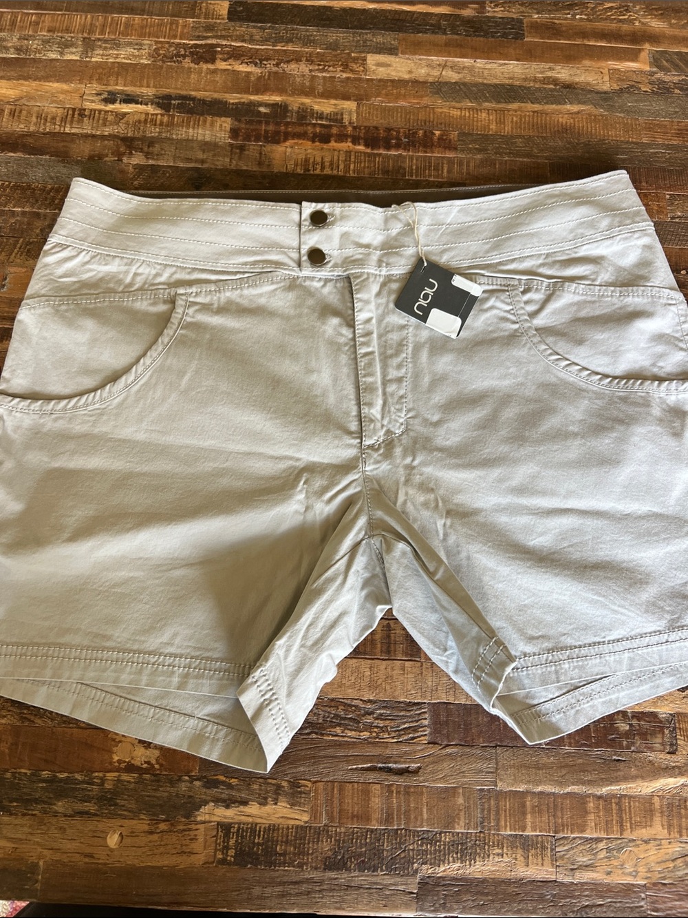 nau NWT Women's Light Gray Casual Bermuda Shorts
